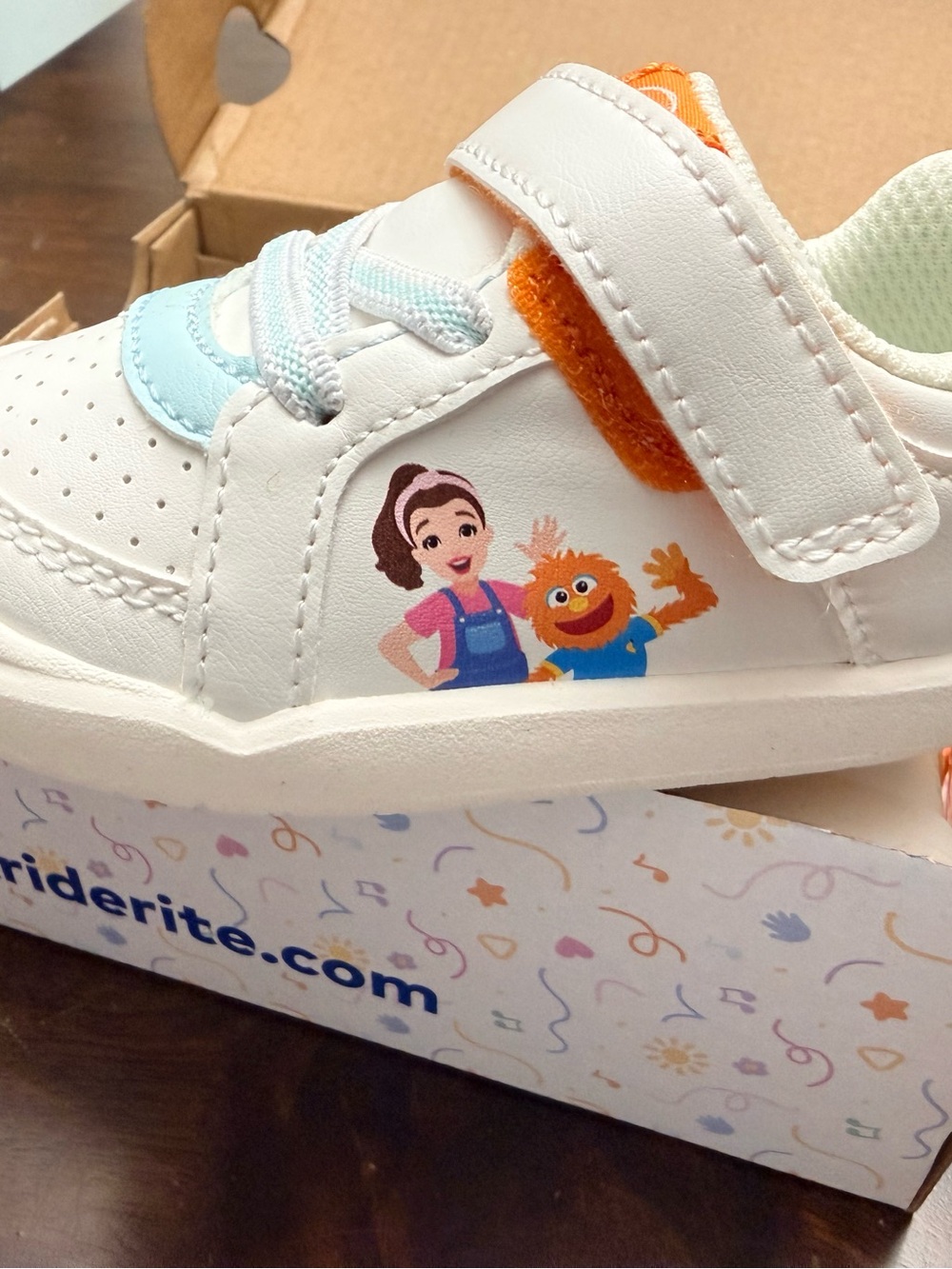 Ms. Rachel x Stride Rite Kids Shoe Box - Blue - Picture 4 of 5
